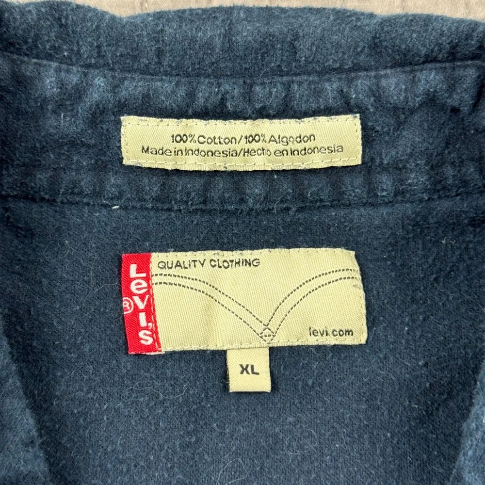 Levis Mens XL Navy Blue Heavyweight Cotton Flannel Button Down Shirt Long Sleeve